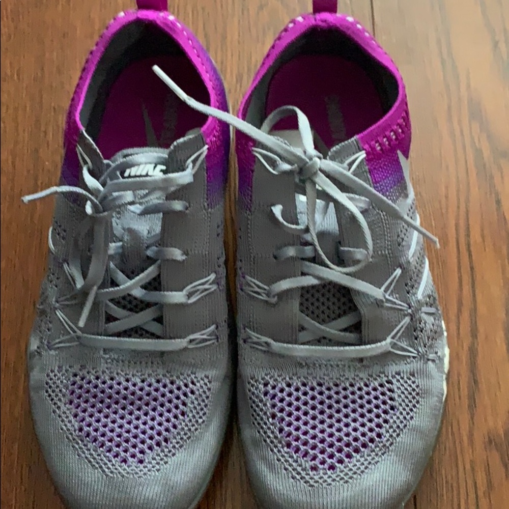 Nike Sneakers... Size 8 1/2 - Picture 15 of 15